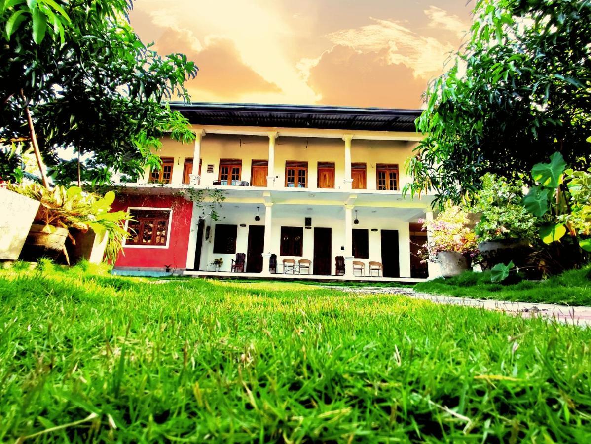 Geethani Tourist Home פולונרואה מראה חיצוני תמונה