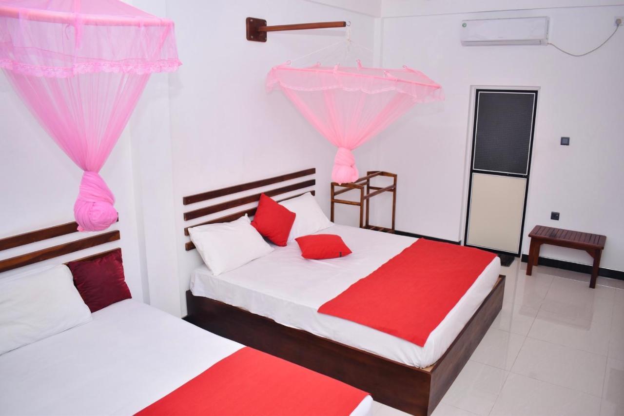 Geethani Tourist Home פולונרואה מראה חיצוני תמונה