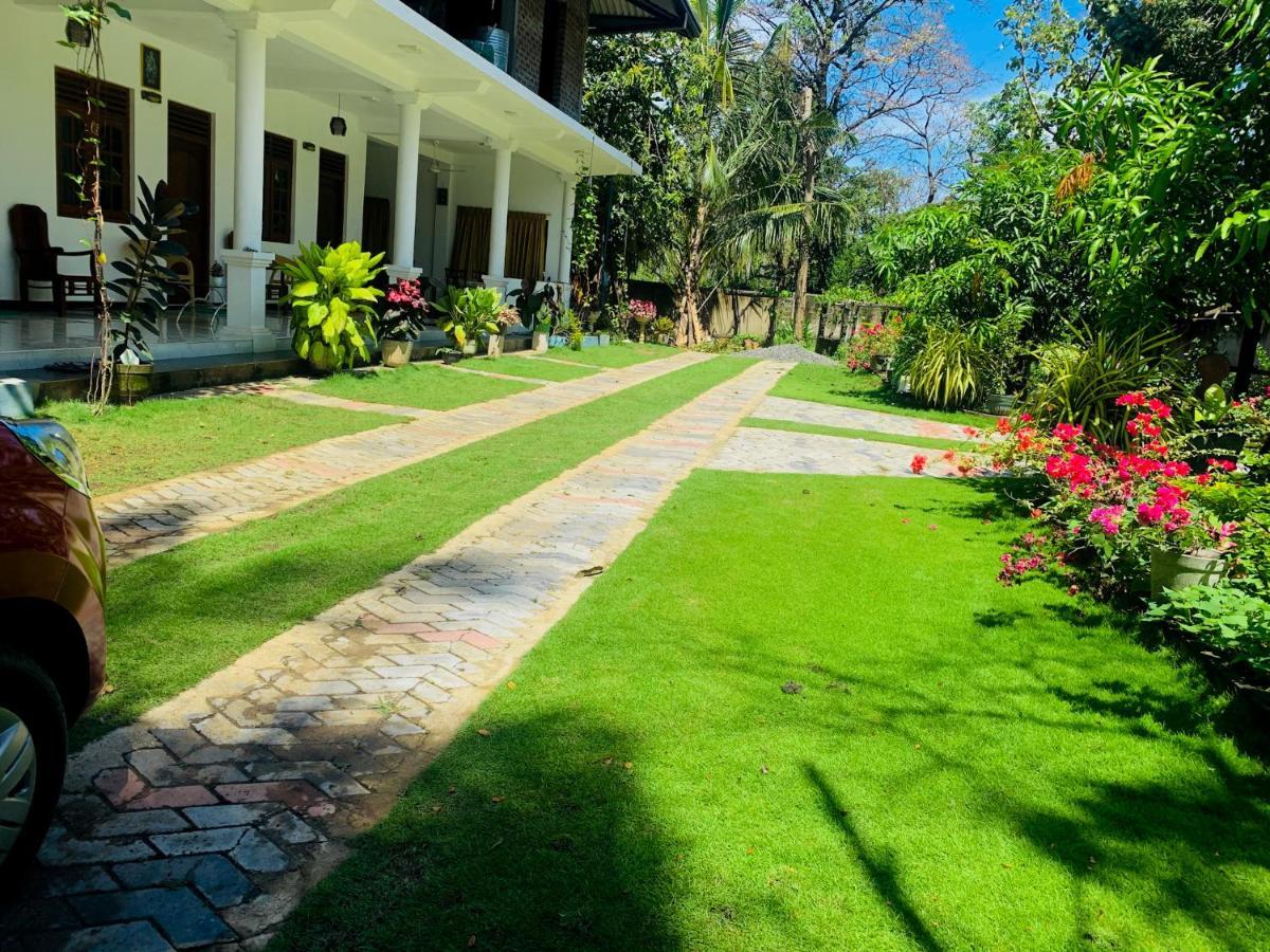 Geethani Tourist Home פולונרואה מראה חיצוני תמונה