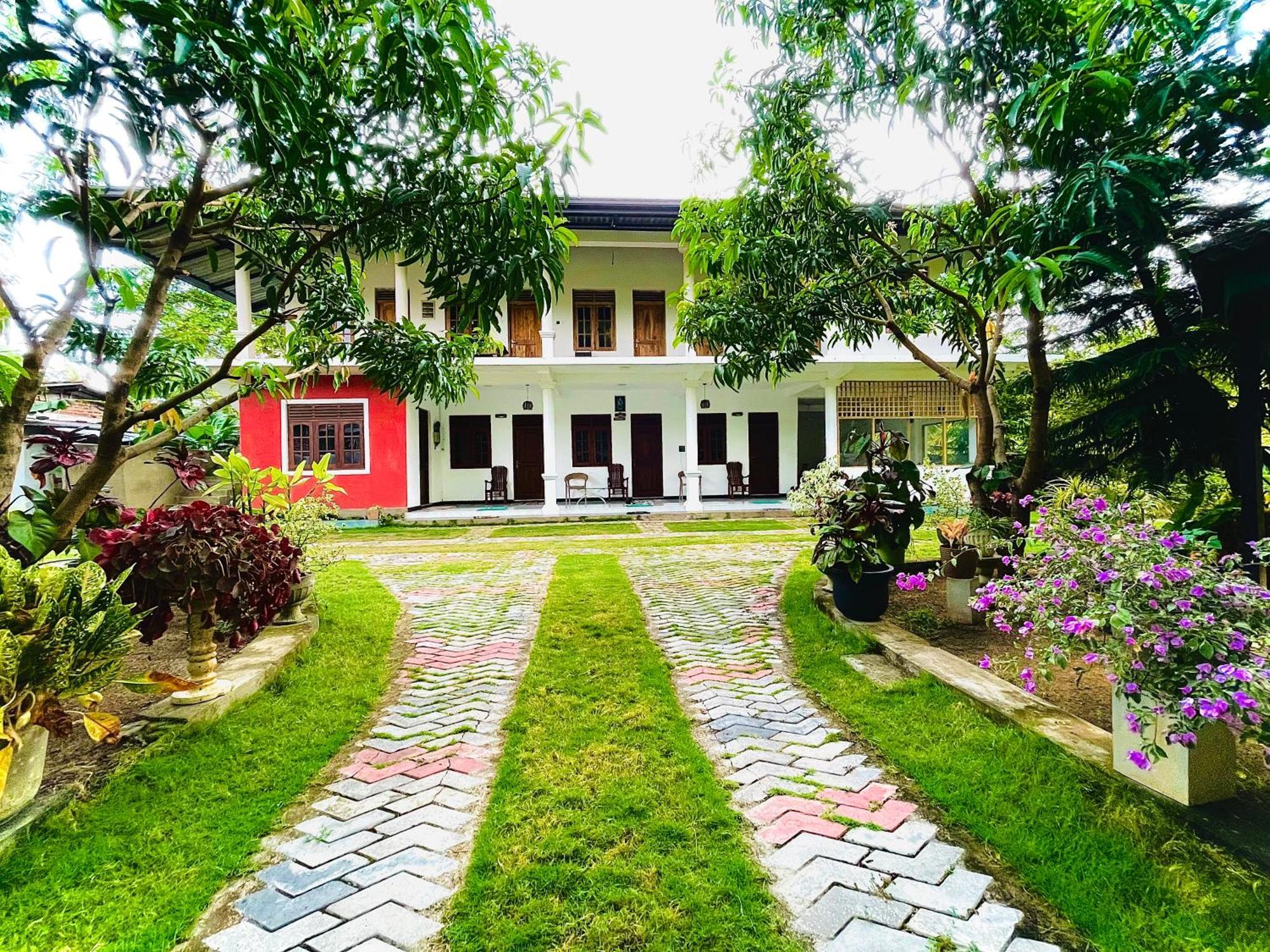Geethani Tourist Home פולונרואה מראה חיצוני תמונה