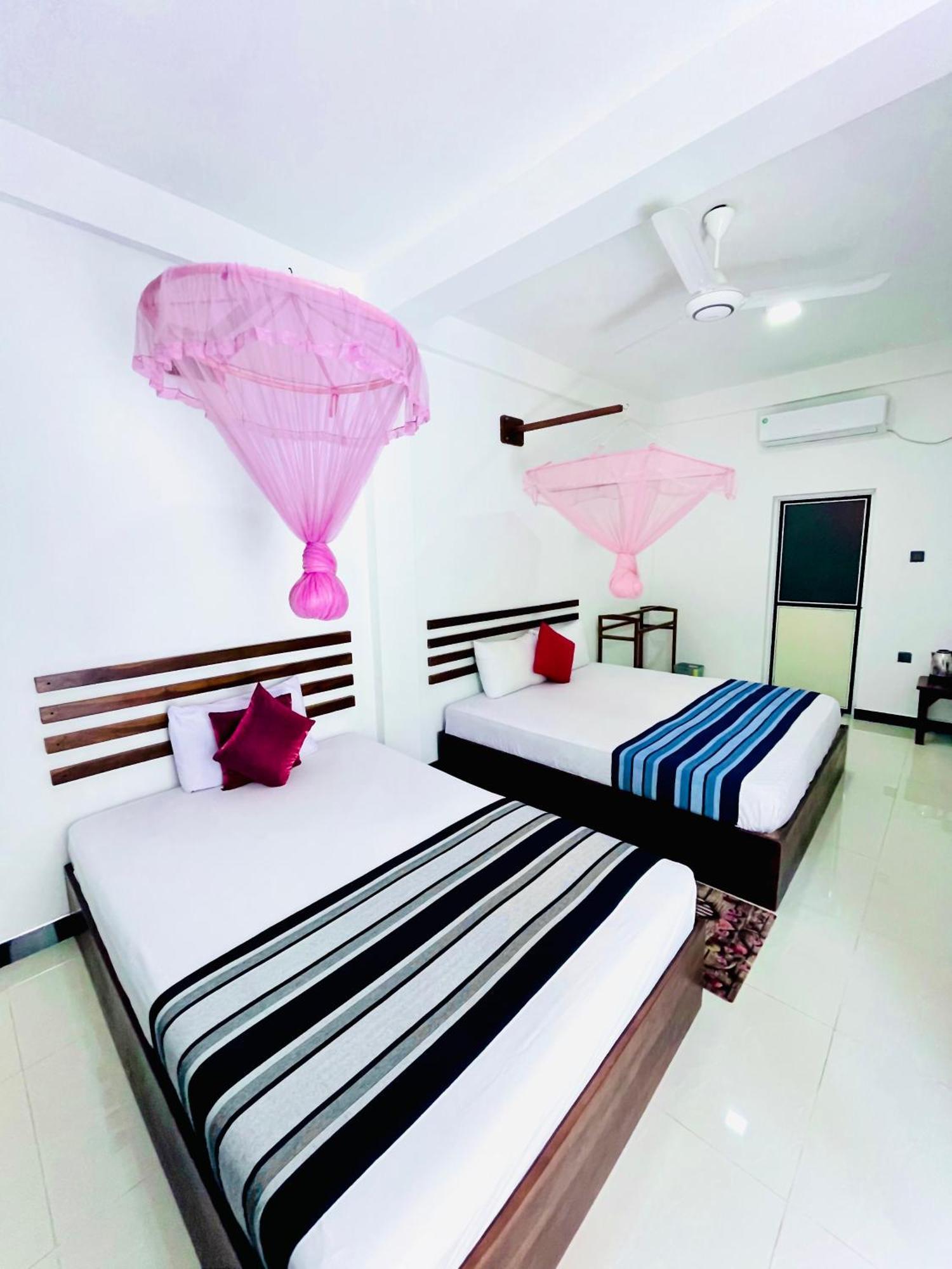 Geethani Tourist Home פולונרואה מראה חיצוני תמונה