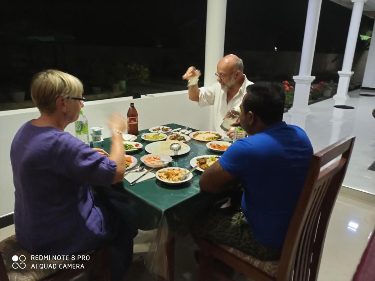 Geethani Tourist Home פולונרואה מראה חיצוני תמונה