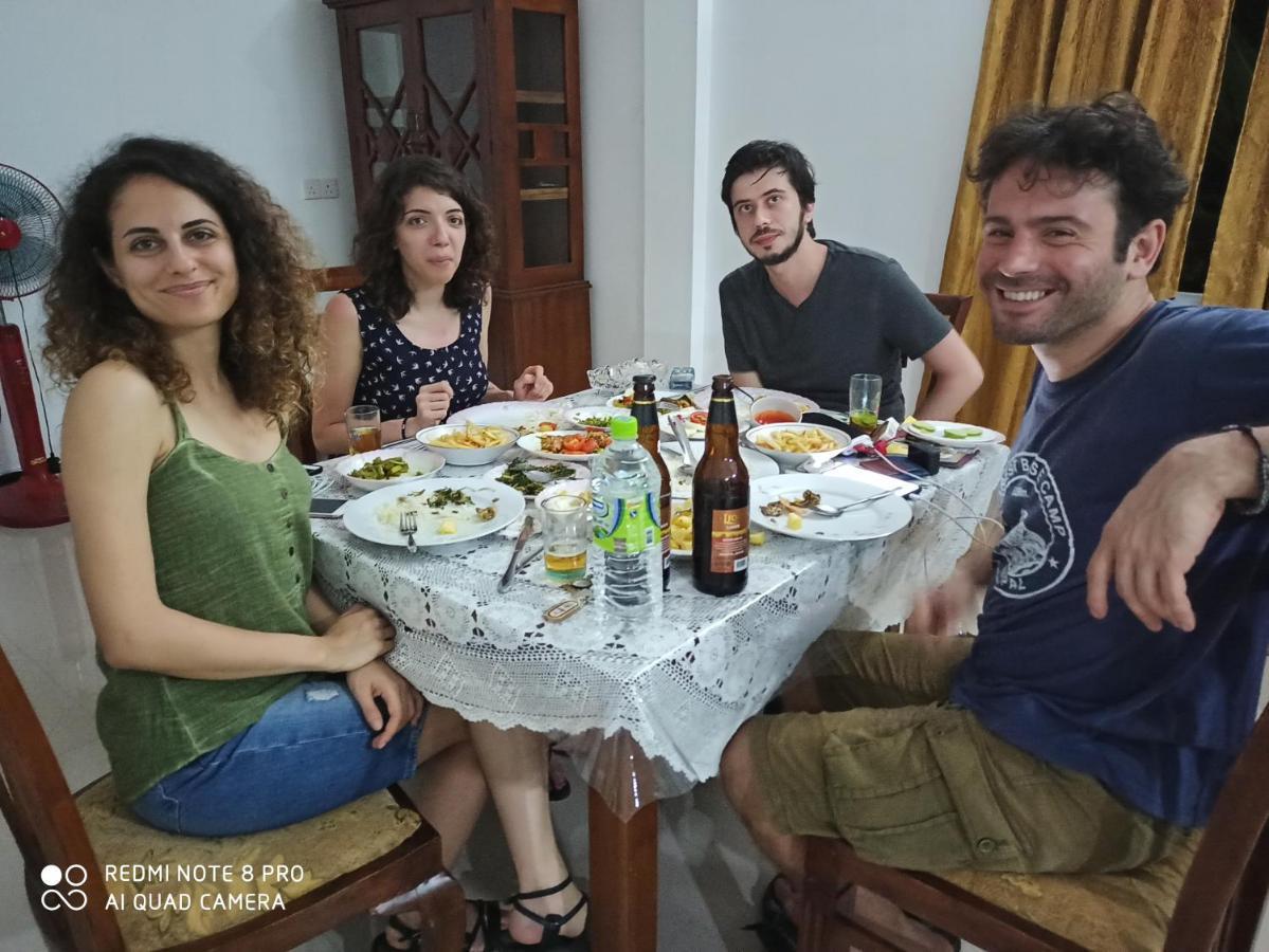 Geethani Tourist Home פולונרואה מראה חיצוני תמונה