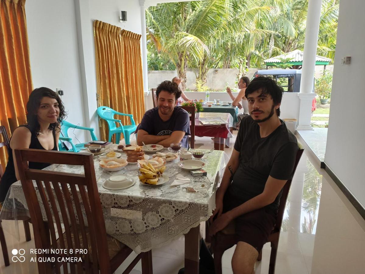 Geethani Tourist Home פולונרואה מראה חיצוני תמונה